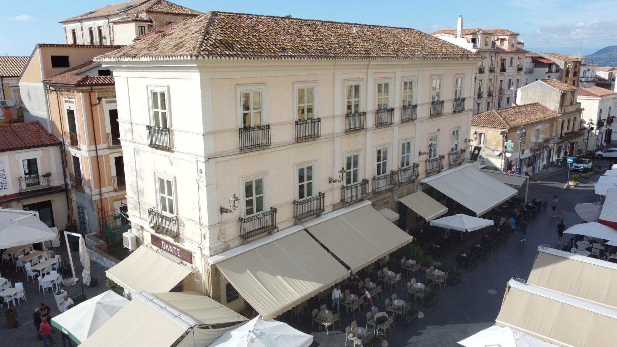 Hotel Della Piazza Пиццо Экстерьер фото
