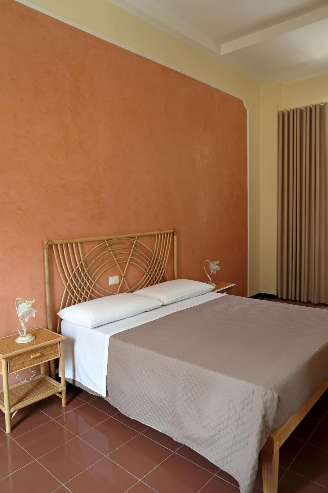 Hotel Della Piazza Пиццо Экстерьер фото