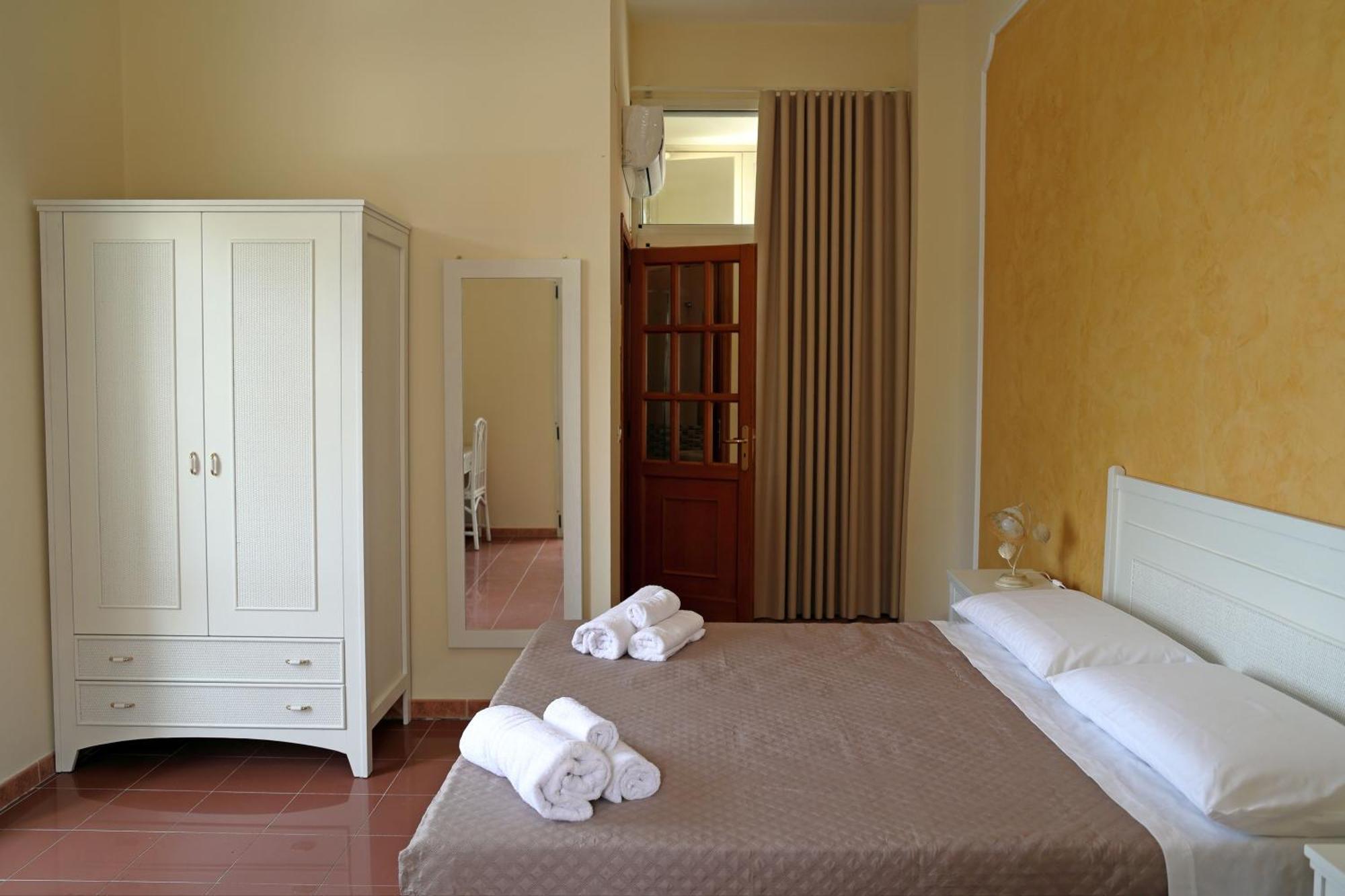Hotel Della Piazza Пиццо Экстерьер фото