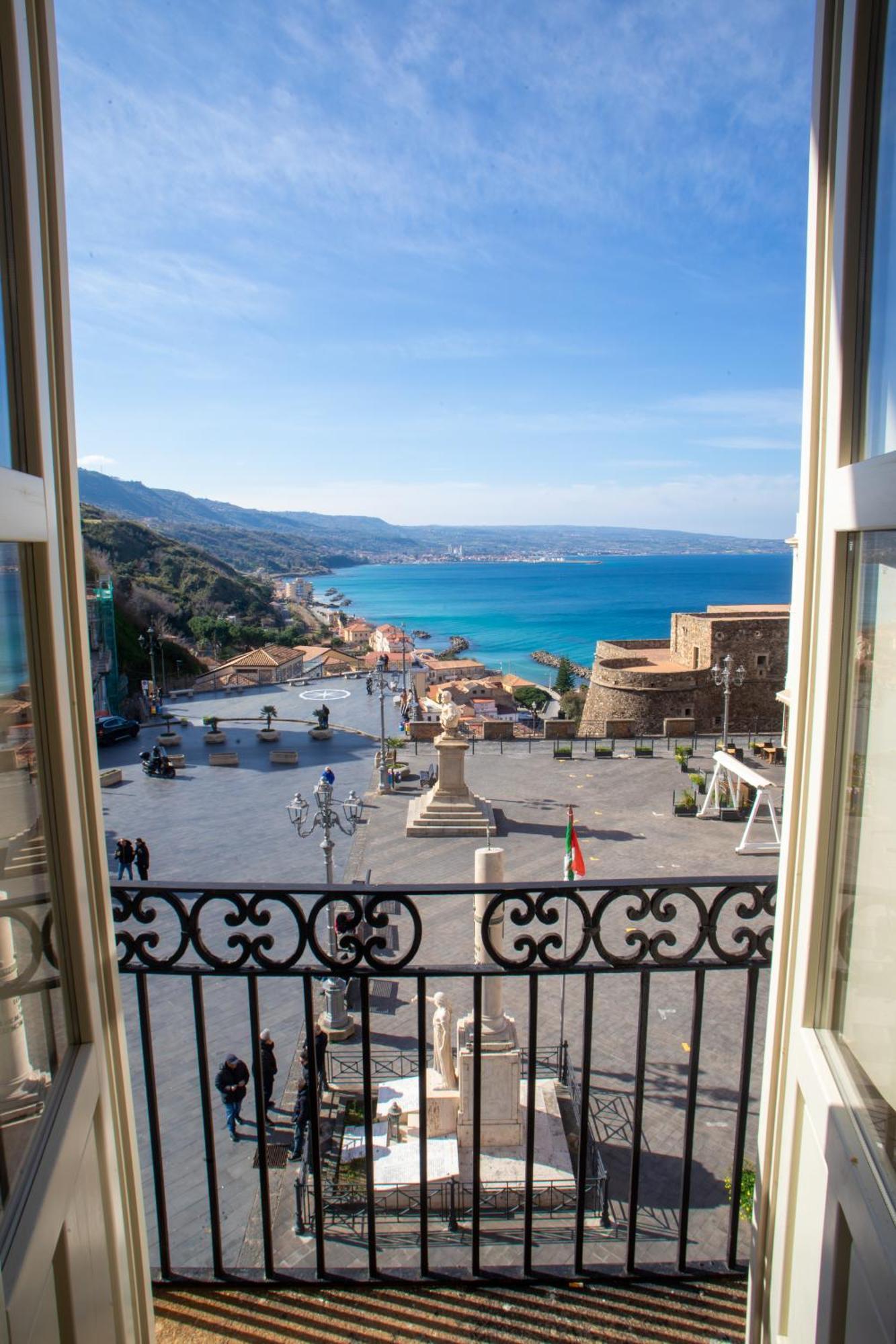 Hotel Della Piazza Пиццо Экстерьер фото
