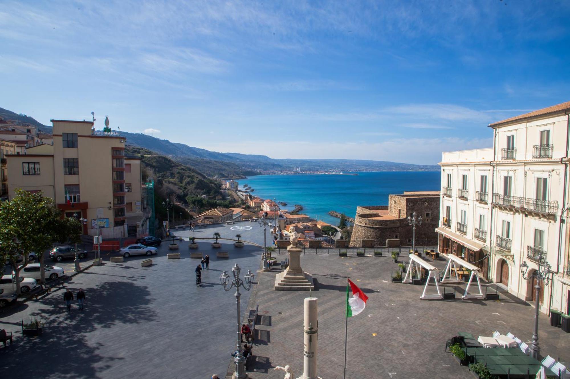 Hotel Della Piazza Пиццо Экстерьер фото