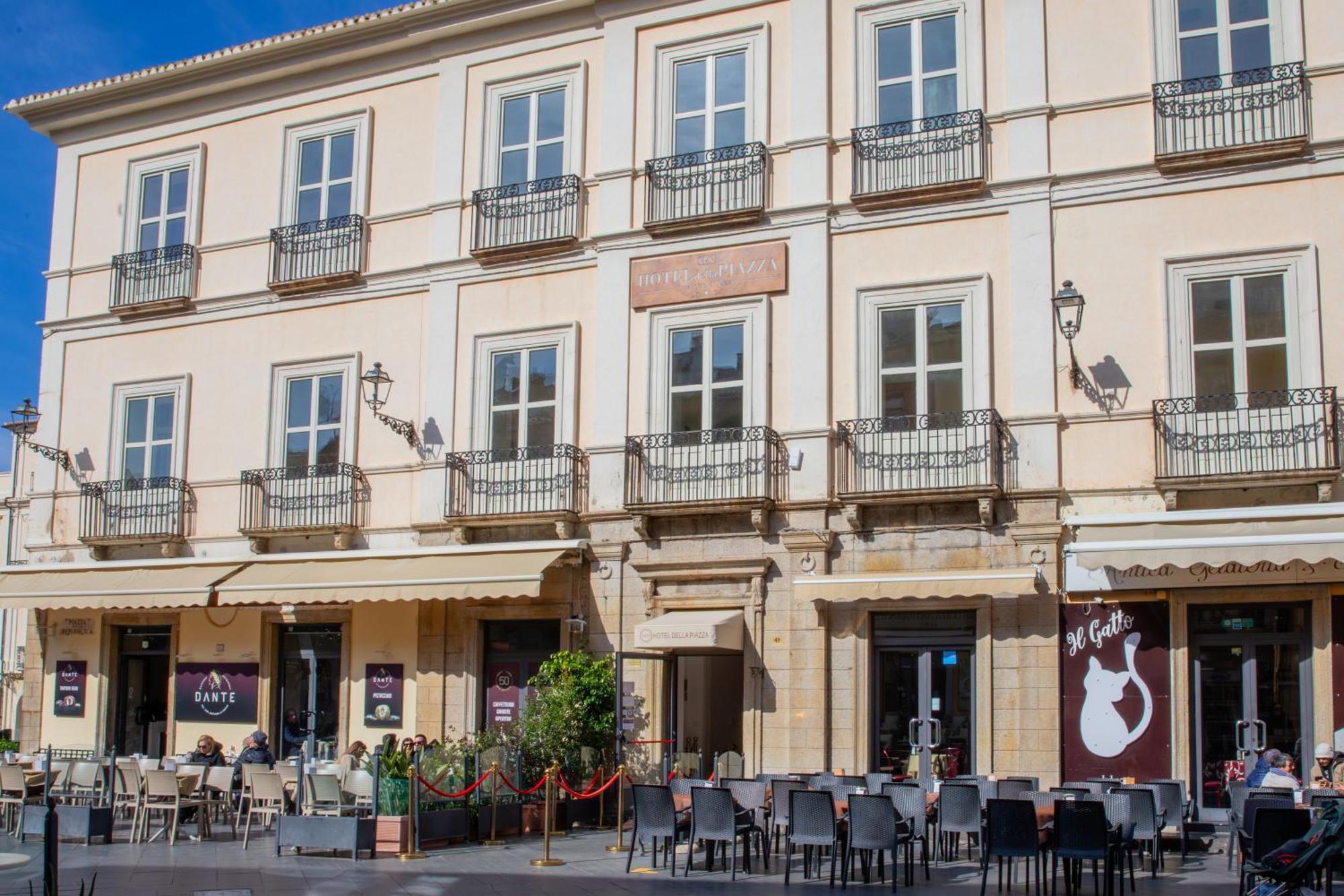 Hotel Della Piazza Пиццо Экстерьер фото